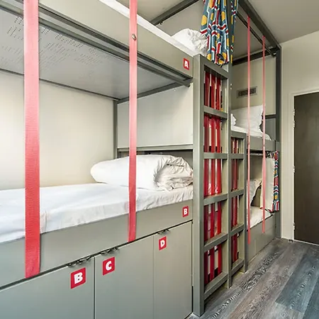 The People Belleville אכסניה