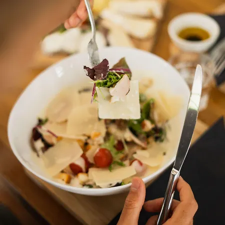 The People Belleville אכסניה *