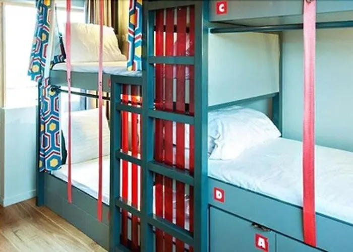 The People Belleville אכסניה *