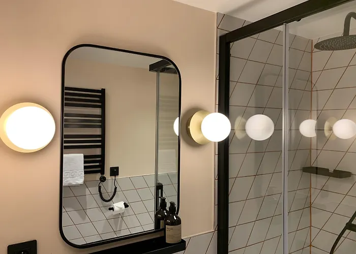 The People Belleville אכסניה