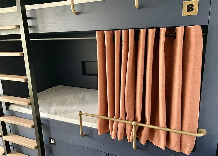 The People Belleville אכסניה פריז