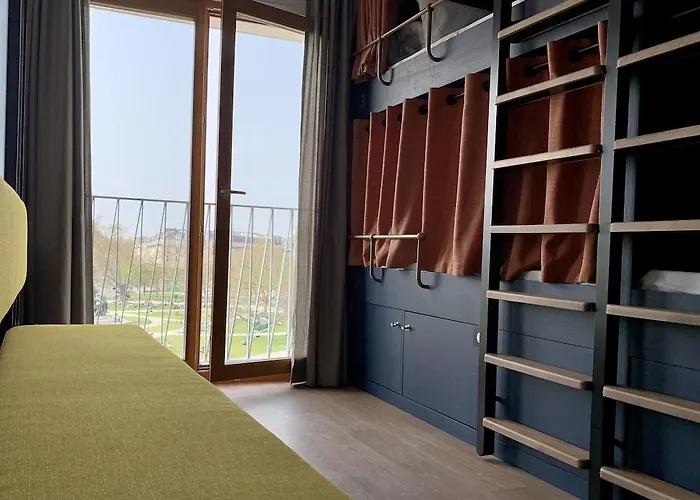 The People Belleville אכסניה פריז