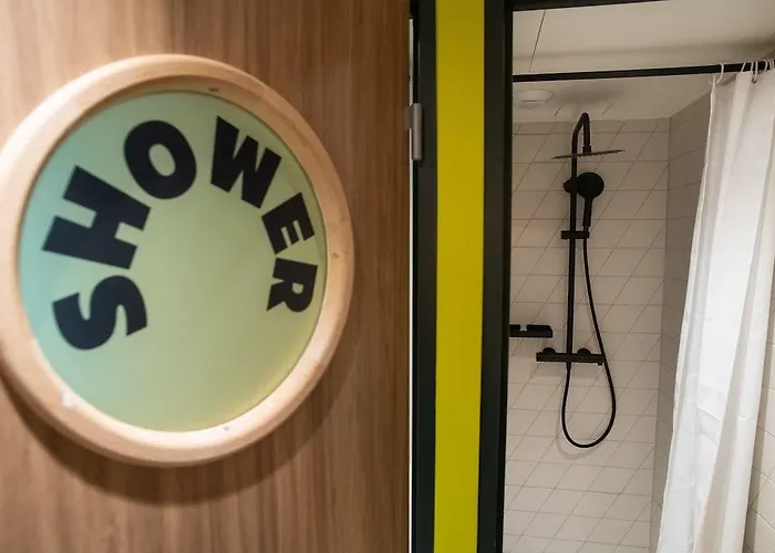 The People Belleville אכסניה