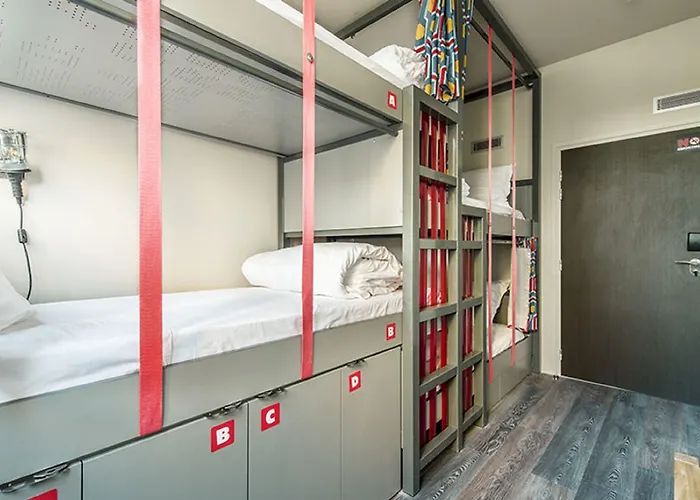 The People Belleville אכסניה