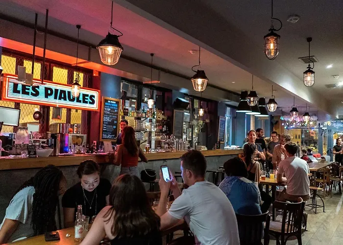 The People Belleville אכסניה *