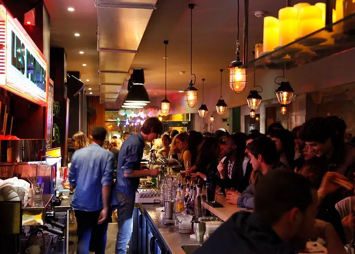 The People Belleville אכסניה פריז