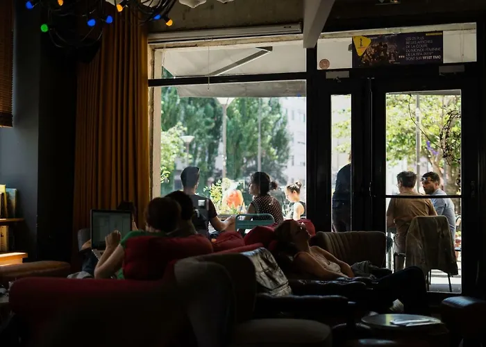 The People Belleville אכסניה פריז