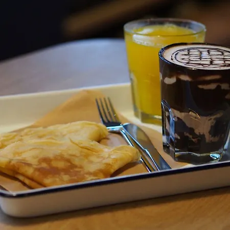 The People Belleville Hostel *